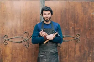 Leather Apron Buying Guide - Leather Mingle